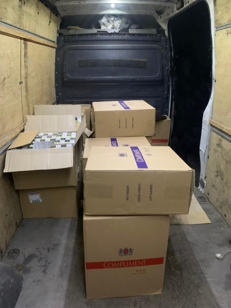 Поліція та прикордонники вилучили в жителя Ізмаїла на "Новій пошті" майже 15 тис пачок контрабандних сигарет