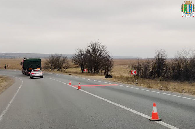 На аварийно-опасном повороте на трассе Одесса-Рени устанавливают шумовые полосы