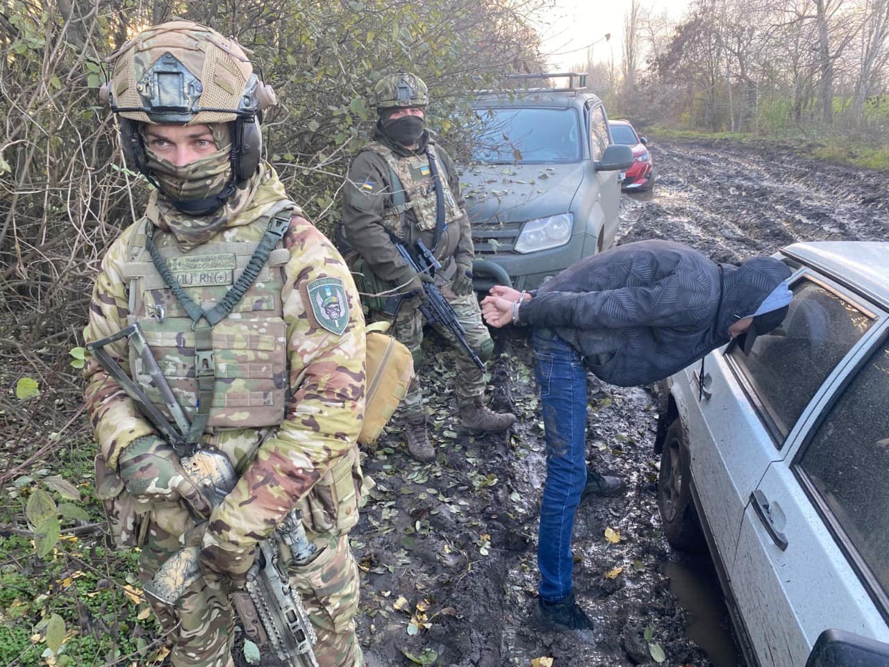 Одеські прикордонники викрили канал нелегального продажу трофейної зброї окупантів