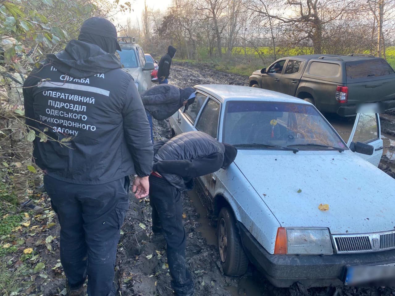 Одеські прикордонники викрили канал нелегального продажу трофейної зброї окупантів