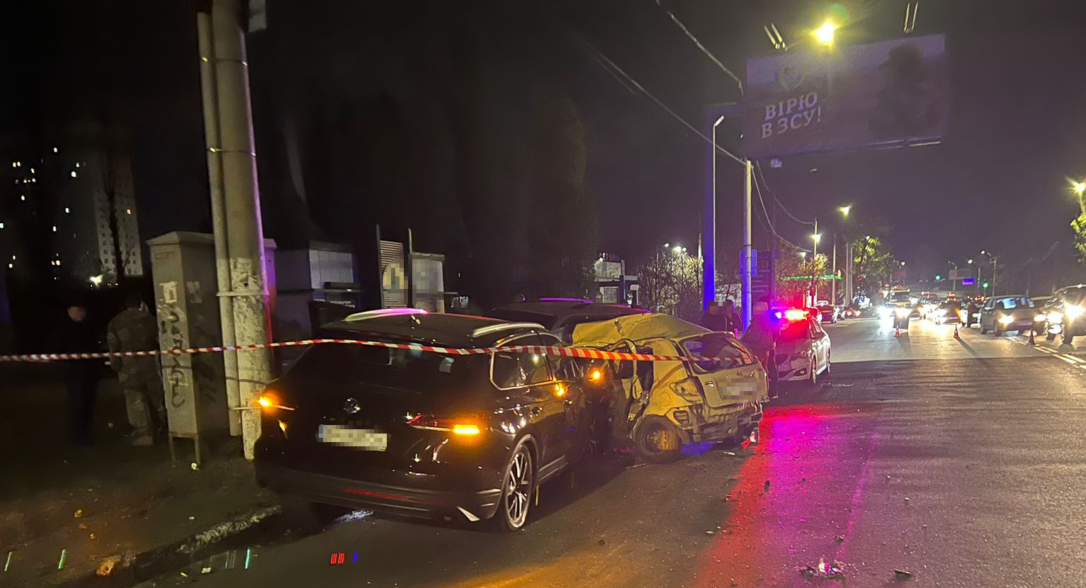 В Одесі в результаті ДТП загинув співробітник Ізмаїльського відділу поліції: його дружина та маленький син потрапили до лікарні
