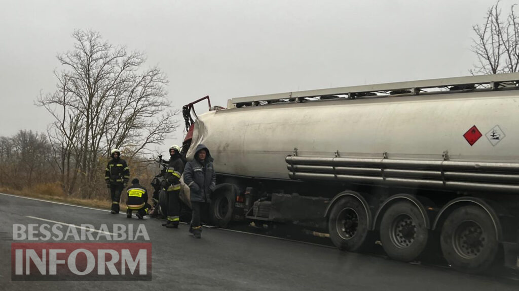 На трассе Одесса-Рени у Утконовосовки произошла смертельная авария с участием грузовиков. Со стороны Измаила образовалась огромная пробка