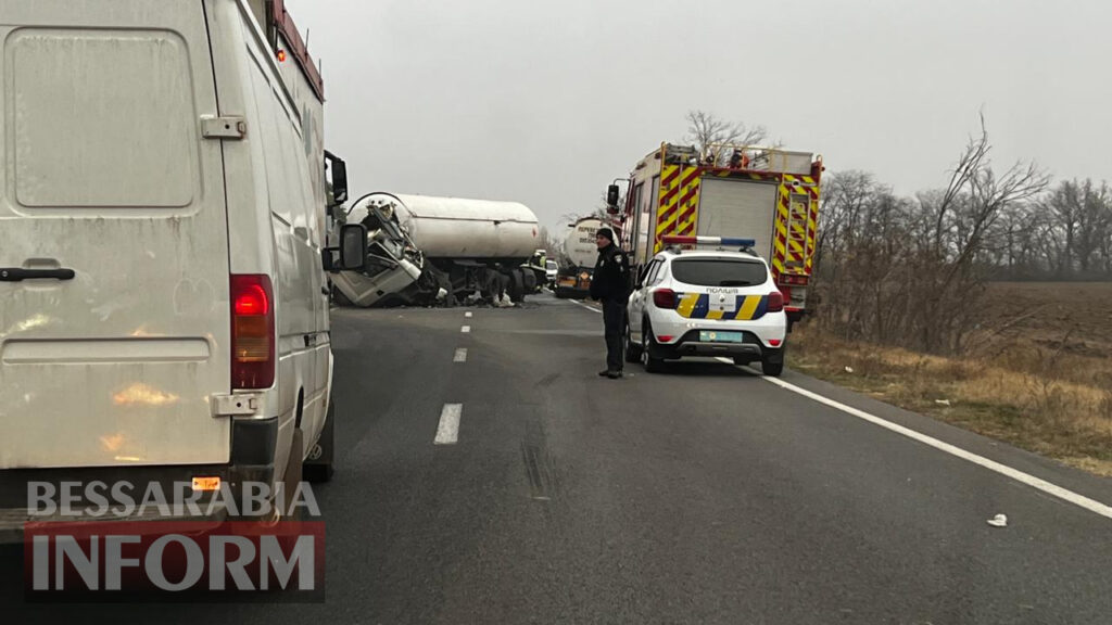 На трассе Одесса-Рени у Утконовосовки произошла смертельная авария с участием грузовиков. Со стороны Измаила образовалась огромная пробка