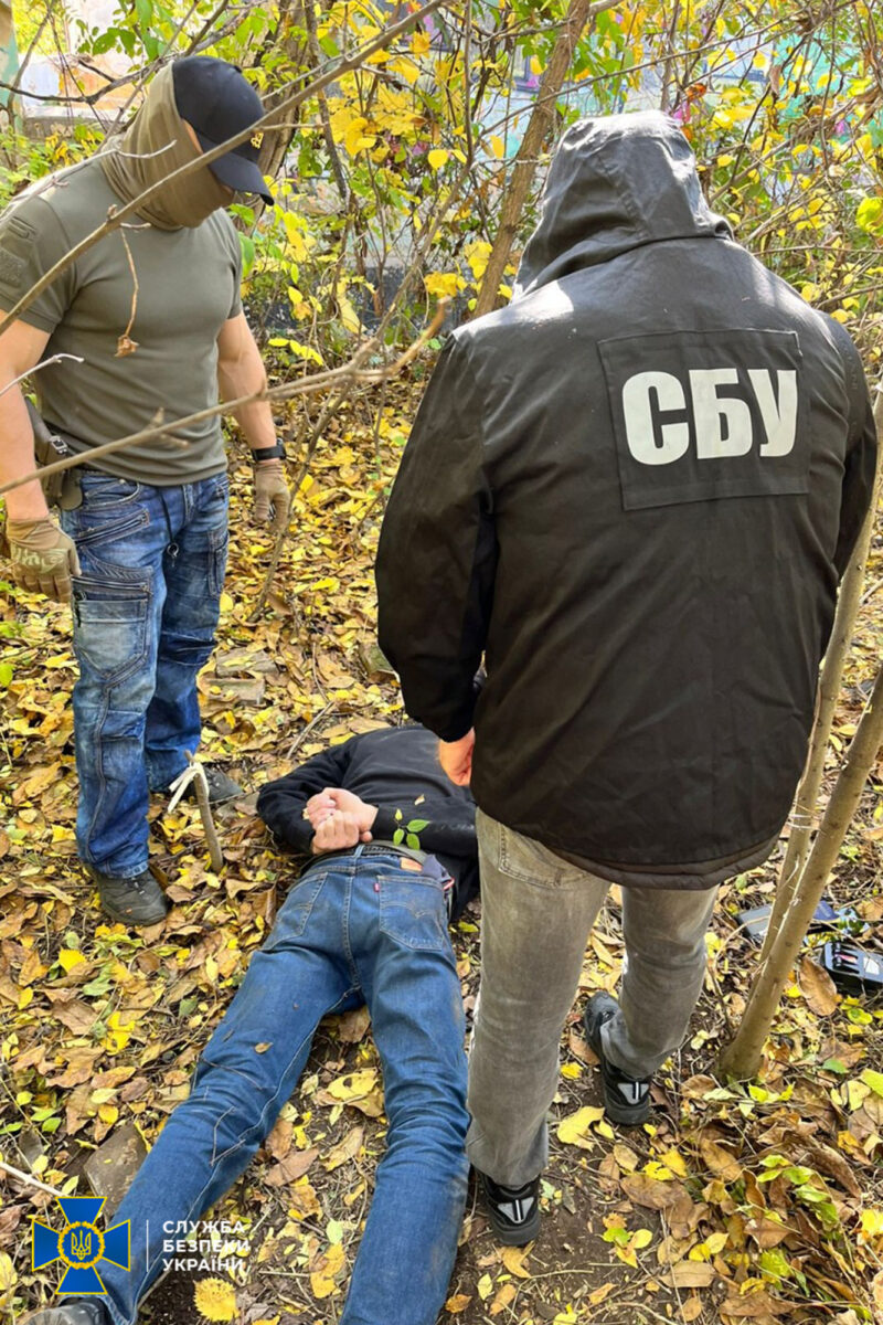 Менял внешность и устанавливал дистанционные "фотоловушки": в Одесской области СБУ задержала бывшего милиционера, который готовил взрывы на железной дороге