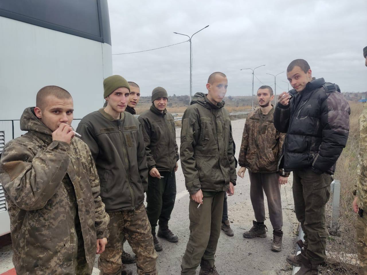З російського полону повернули ще 50 українських воїнів, включаючи сімох Захисників Зміїного