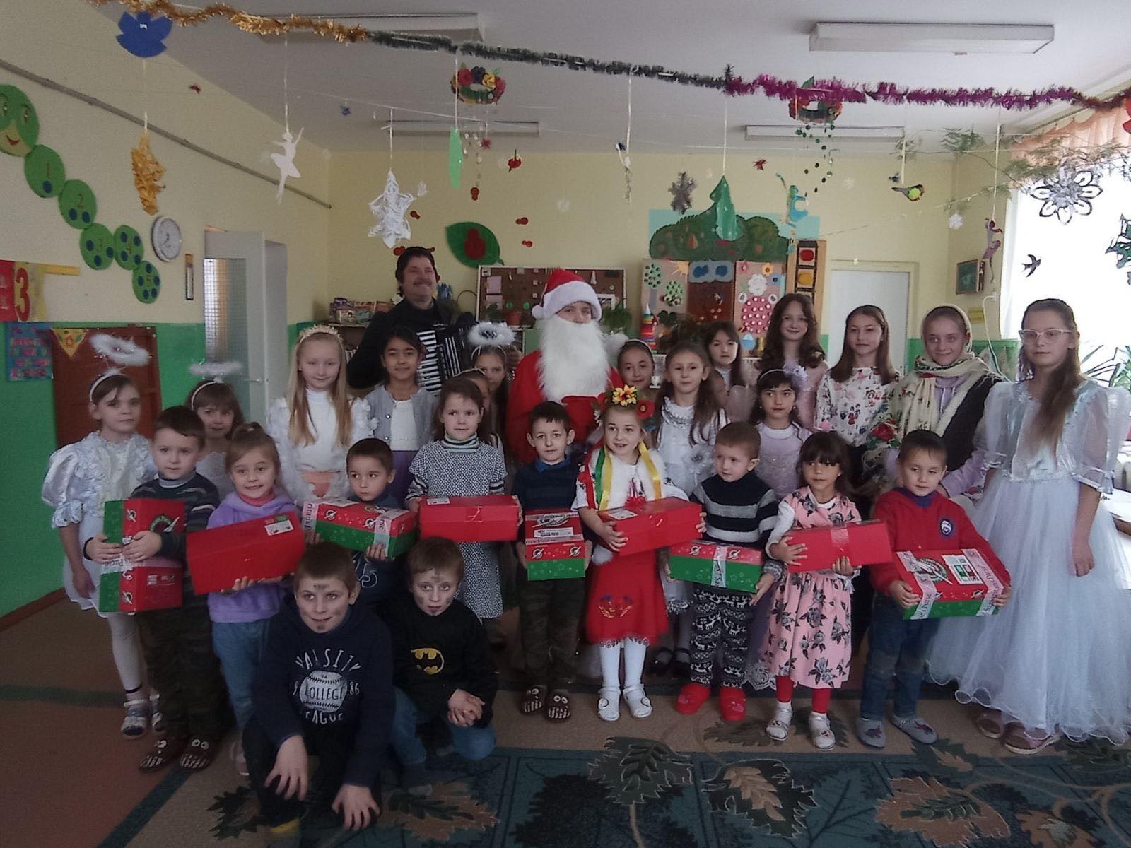 "Фонд Добра и Любви" Александра Дубового порадовал подарками-сюрпризами к праздникам около четырех тысяч детей Бессарабии