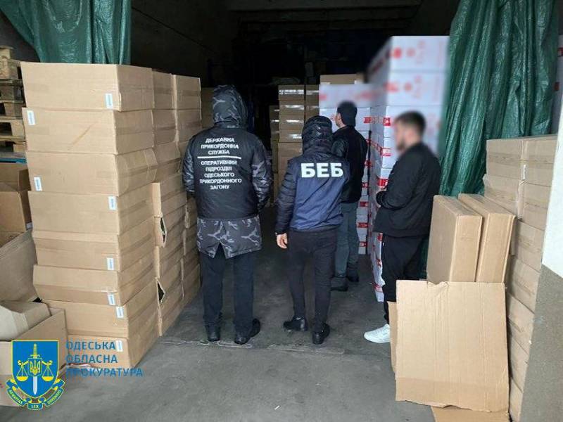 Сотні тисяч пачок на понад 11 млн грн: на Одещині викрили злочинну схему з ввезення та реалізації контрабандних цигарок