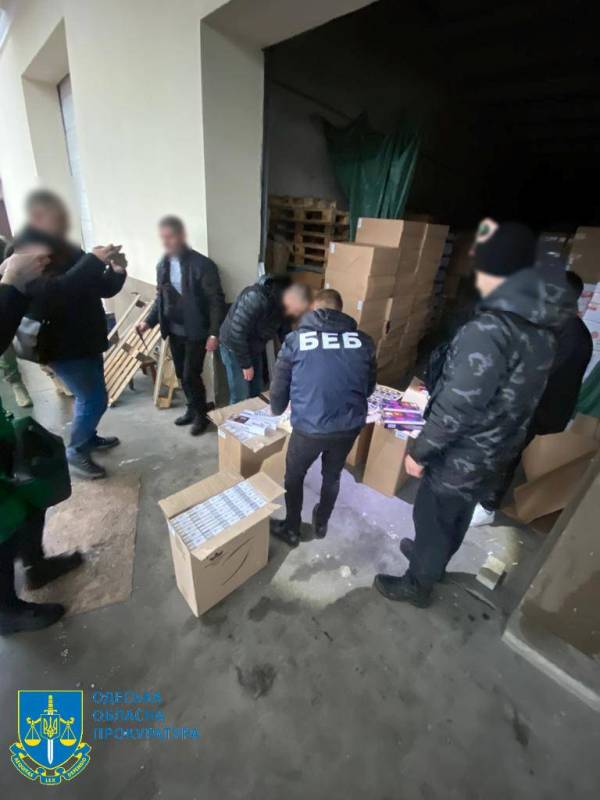 Сотни тысяч пачек более чем на 11 млн грн: в Одесской области разоблачили преступную схему по ввозу и реализации контрабандных сигарет