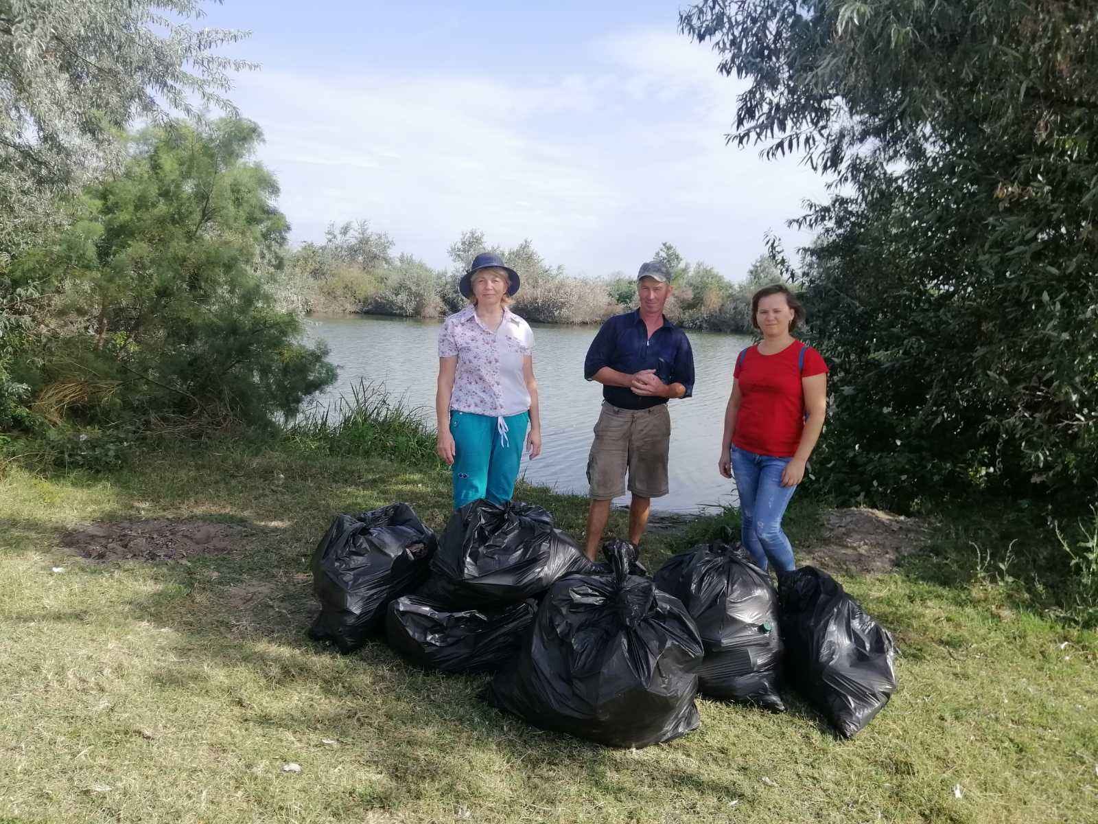 Ко Дню Чистых берегов работники Килийского МУВГ вышли на большую уборку побережья Дуная.