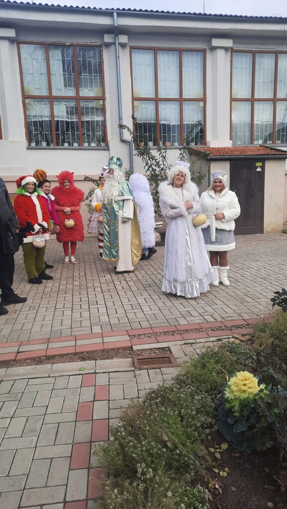 Свято для малих і дорослих: у Білгороді-Дністровському Святий Миколай разом з казковими героями подарував городянам гарний настрій