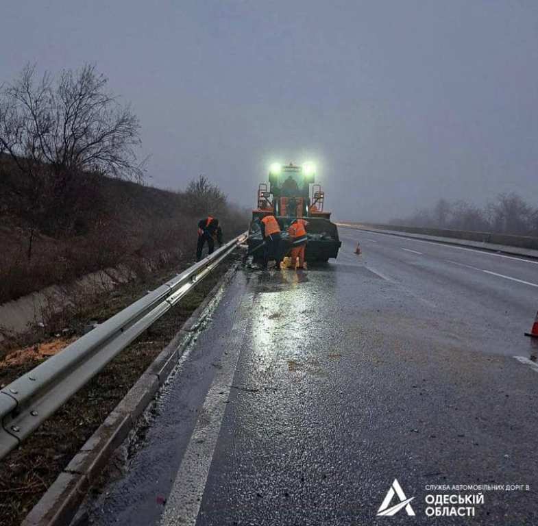 На юге Одесщины дорожники используют любые "погодные окна" для работ по эксплуатационному содержанию.
