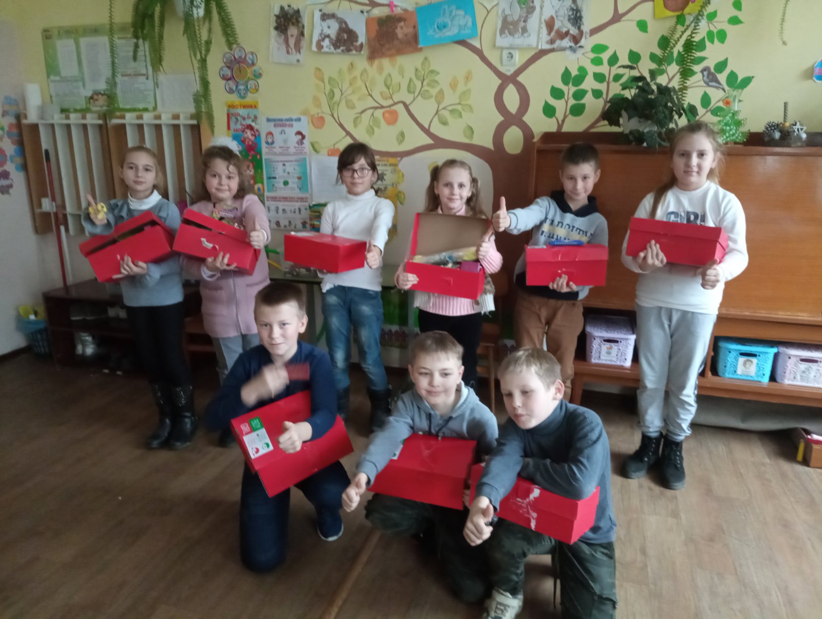 Дети Килийской общины традиционно получают коробки-сюрпризы от "Фонда Добра и Любви" Александра Дубового