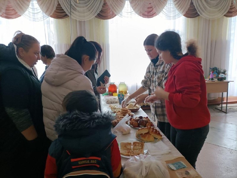 Вилковская ОТГ: в Приморском школьники организовали ярмарку, чтобы собрать на теплые носки для наших защитников