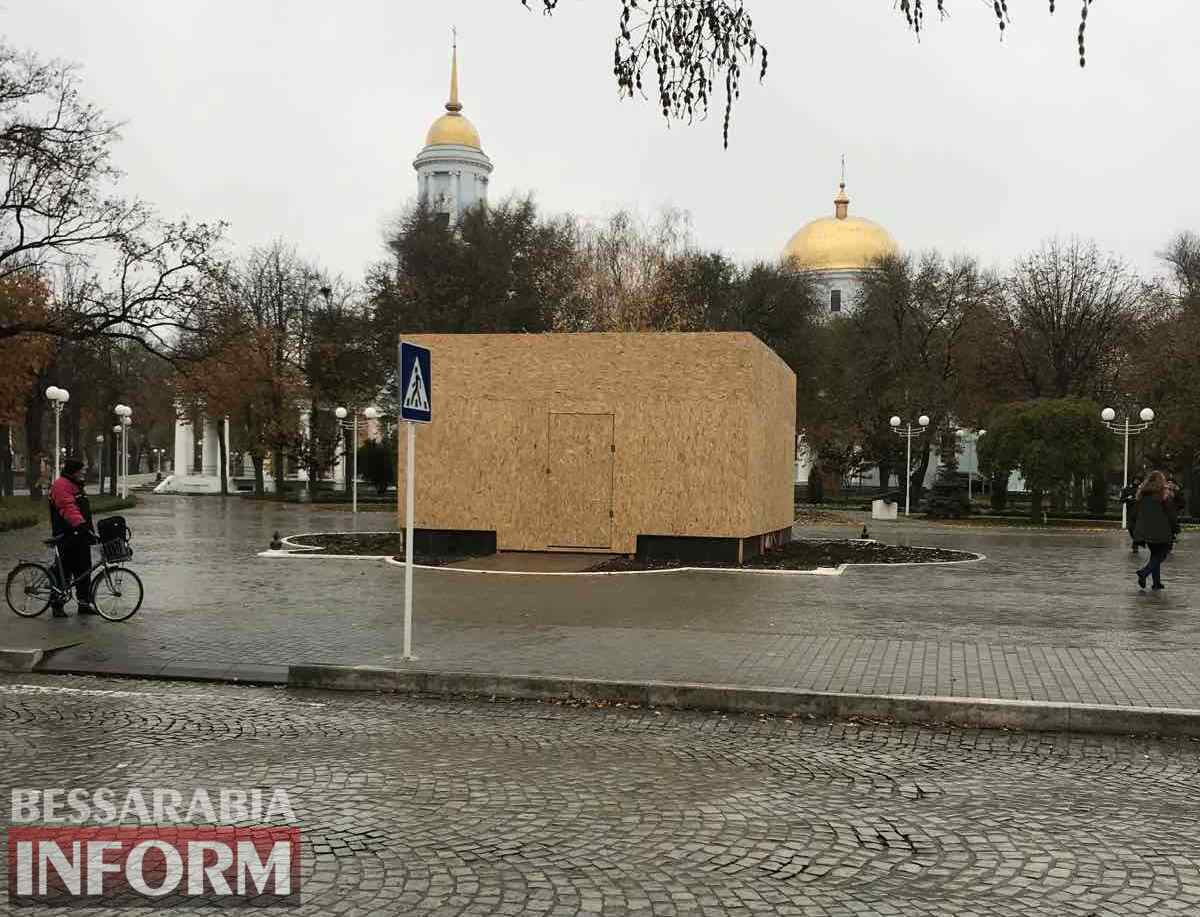В Измаиле сегодня демонтировали памятник Суворову