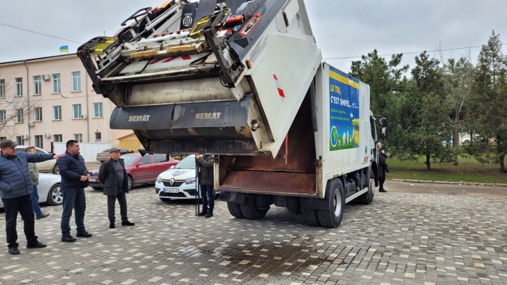 Европейская техника вытесняет белорусскую: на улицы Аккермана выедет новый мусоровоз