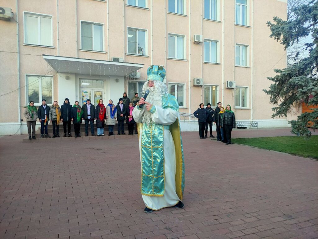 Праздник для малышей и взрослых: в Белгороде-Днестровском Святой Николай вместе со сказочными героями подарил горожанам хорошее настроение