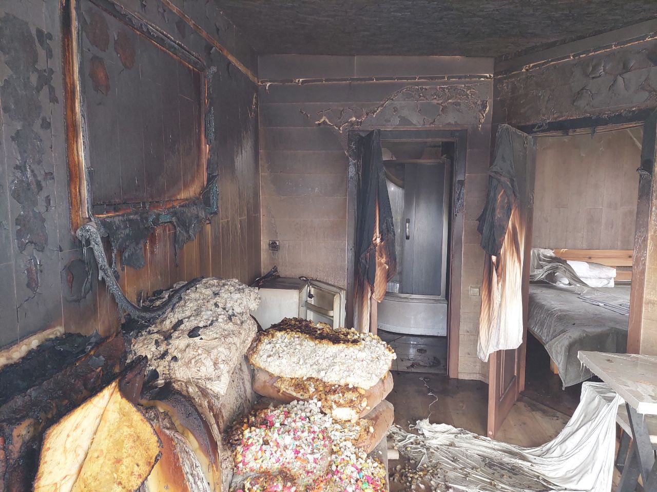 В Вилковом из-за закрытия счетчика загорелся деревянный дом (фото)