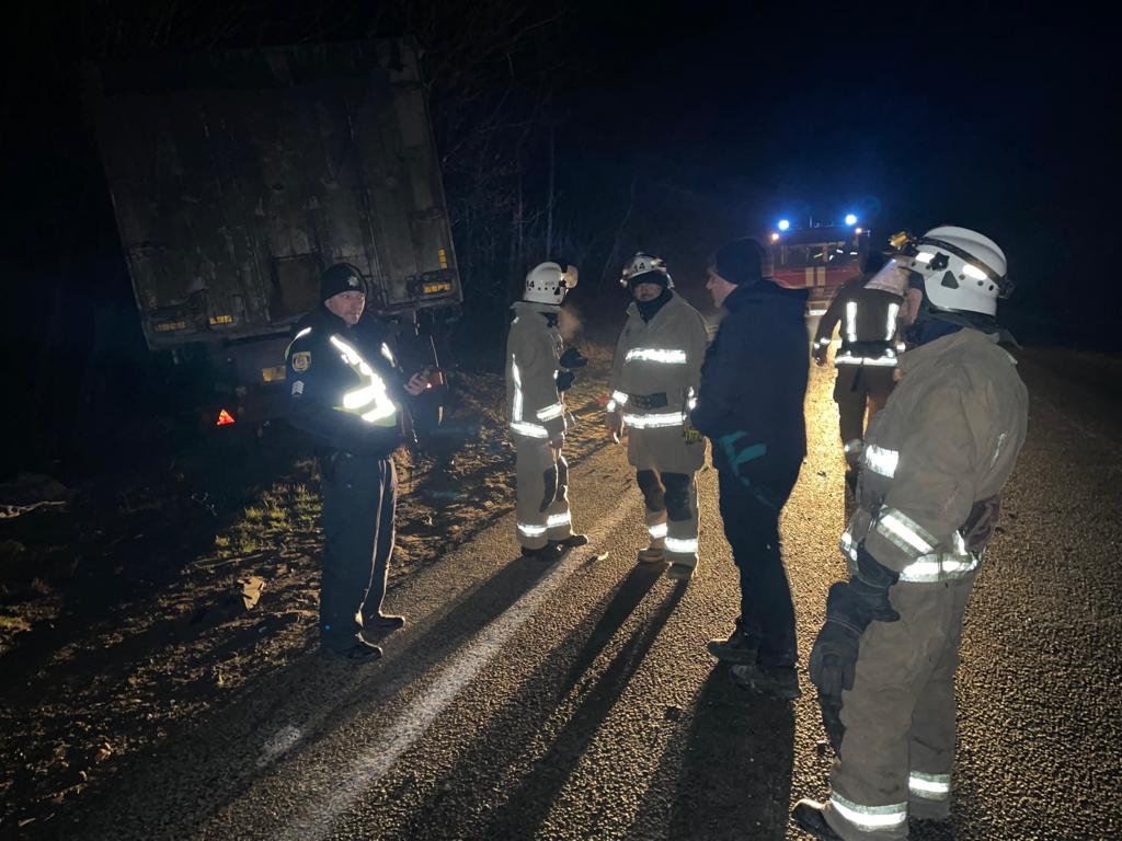 На автодорозі Одеса-Рені в результаті лобового зіткнення двох вантажівок загинув один з водіїв