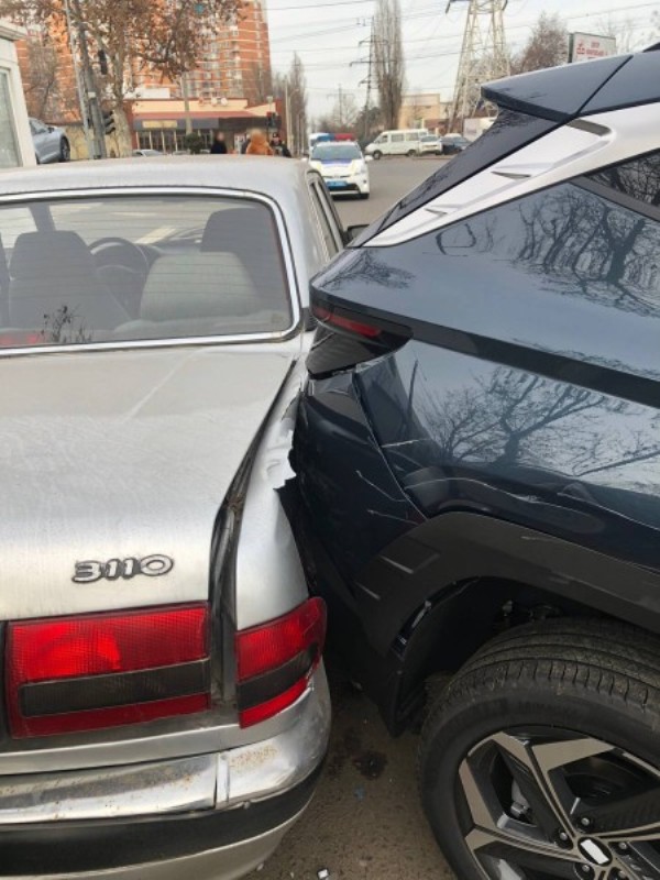 Перепутала педали: в Одессе пенсионерка во время тест-драйва авто сбила мужчину и его 4-летнего сына