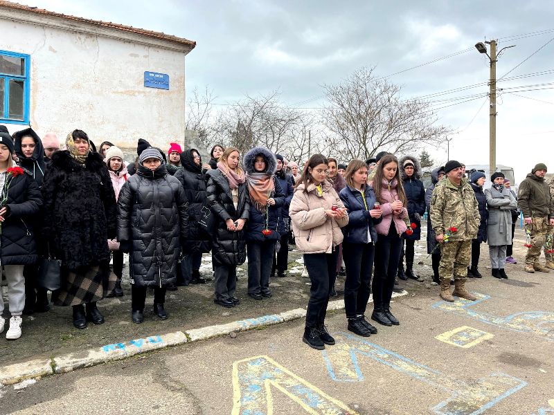 В селе Болградского района открыли мемориальную доску в честь погибшего на войне морпеха
