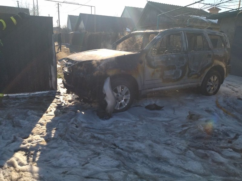 В Измаиле в гараже вспыхнул внедорожник - авто сгорело почти дотла
