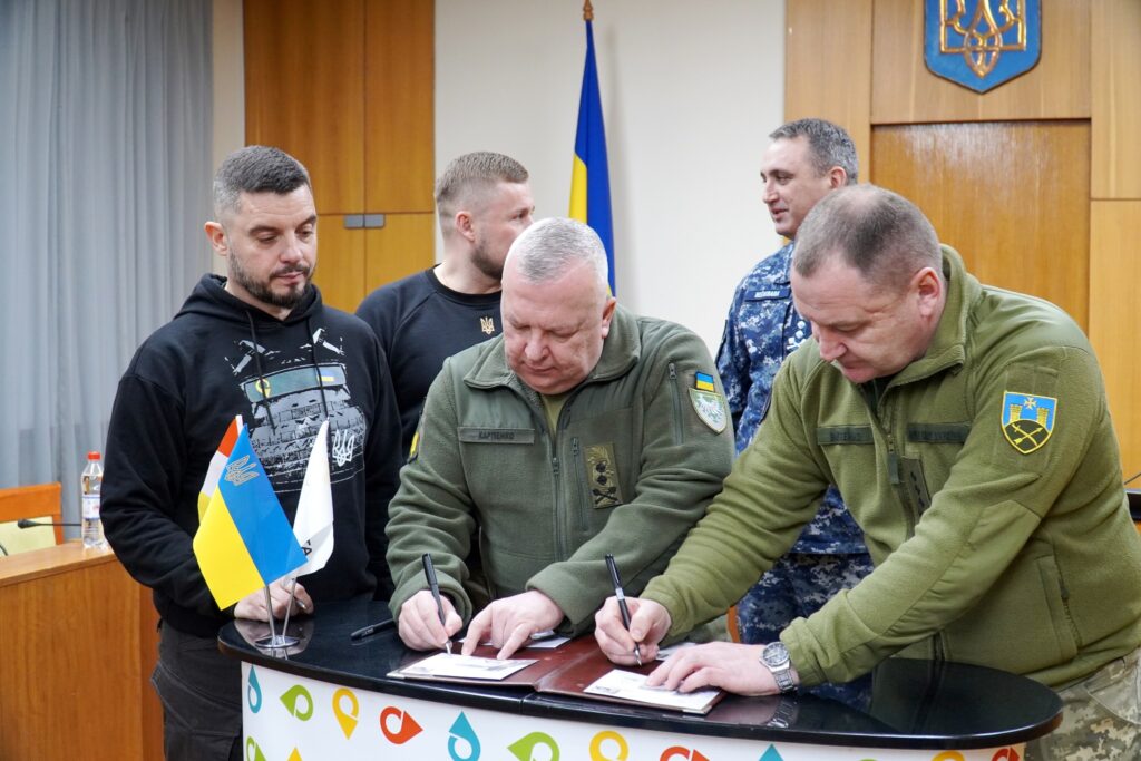 Сьогодні Укрпошта ввела в обіг поштову марку «ПТН ПНХ!», присвячену річниці повномасштабної війни росії проти України