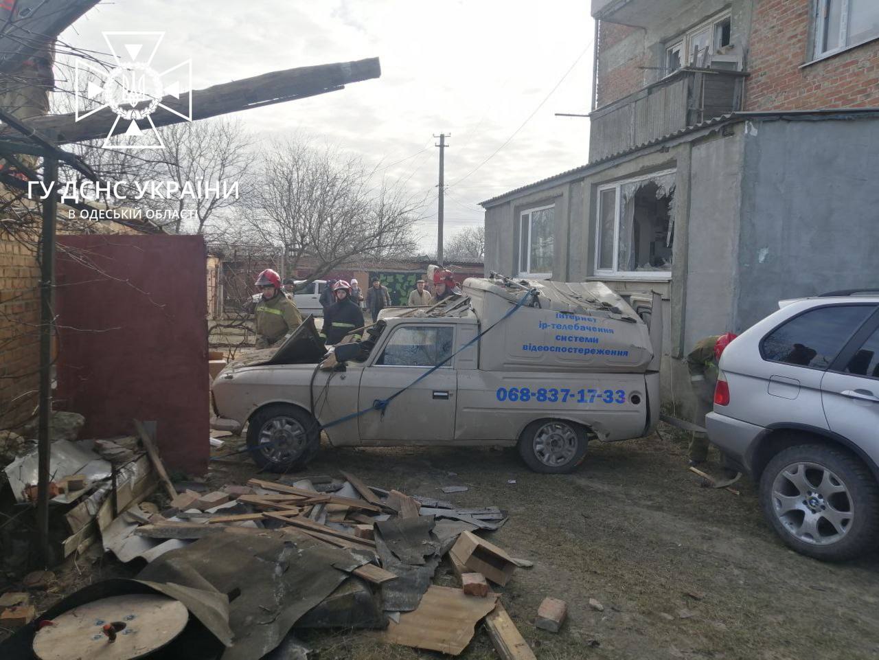 В Одеській області вибухнув автомобіль, внаслідок чого вибило вікна квартир житлового будинку