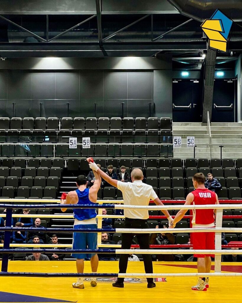 В решающем поединке против земляка Молодана боксер Захареев завоевал право бороться за путевку на Олимпиаду