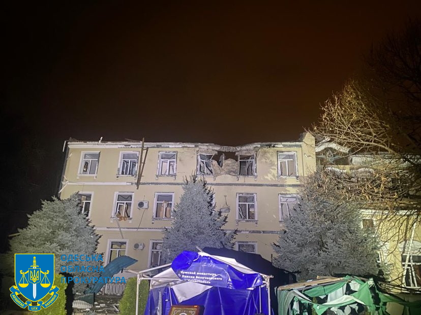 В Одеській обласній прокуратурі показали наслідки влучання ракети по Свято-Іверському монастирю: розпочато розслідування