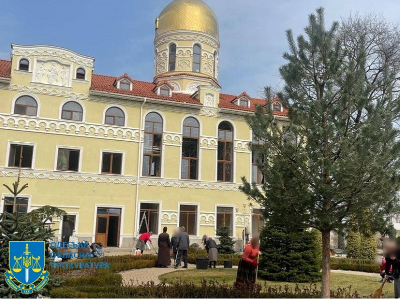 В Одеській обласній прокуратурі показали наслідки влучання ракети по Свято-Іверському монастирю: розпочато розслідування