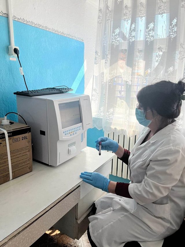 Анализы можно производить на месте: в одной из сельских амбулаторий Сафьяновской общины появился современный гематологический анализатор крови