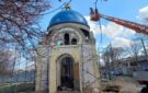 На території Болградської лікарні будують каплицю – вже встановлено купол і купольний хрест