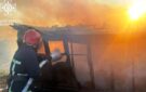 Пожар на автодороге Рени-Измаил: из-за неконтролируемого сжигания мусора вспыхнуло дворовое сооружение