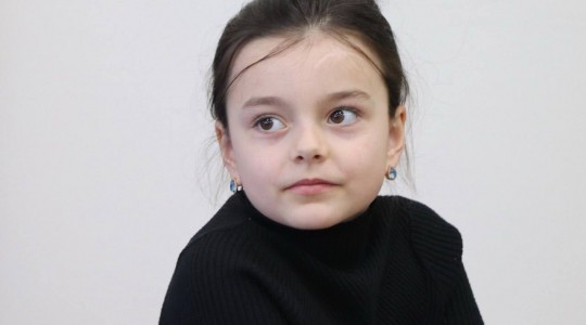Саша возвращается к активной жизни: девочка из Залива, потерявшая ногу от обстрела россиян, получила протез