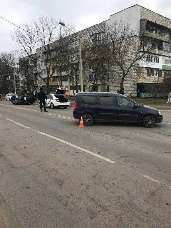 Ізмаїл: на Рєпіна зіткнулись "Renault" та "Isuzu" - одна з автівок перевернулась на дах