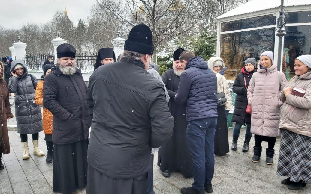 Останнє богослужіння та поліція навколо храмів: як проходить день виселення УПЦ МП з Києво-Печерської Лаври