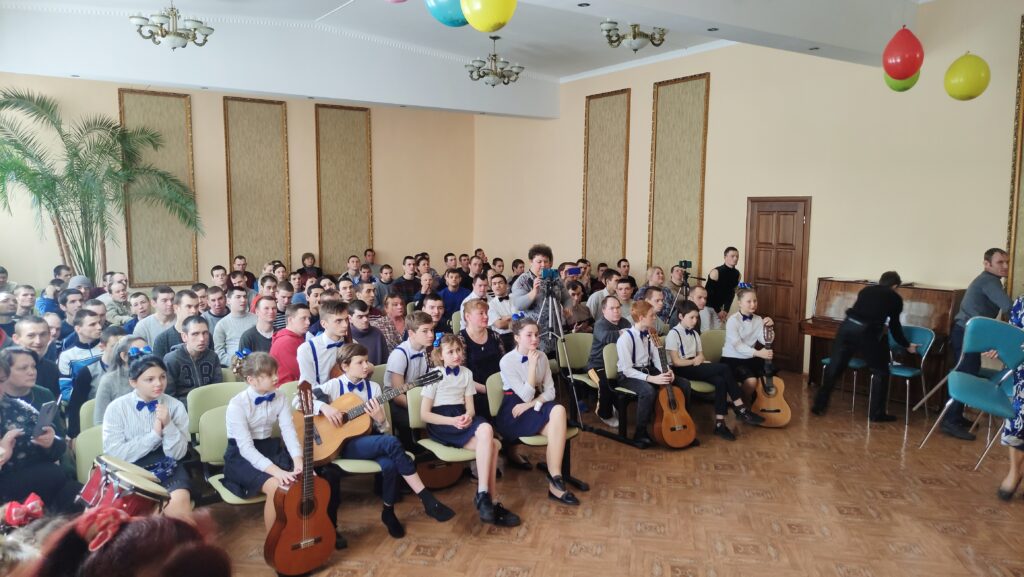 "Фонд Добра и Любви" организовал в Белгород-Днестровском доме-интернате концерт, в котором приняли участие воспитанники Шабовской музыкальной школы
