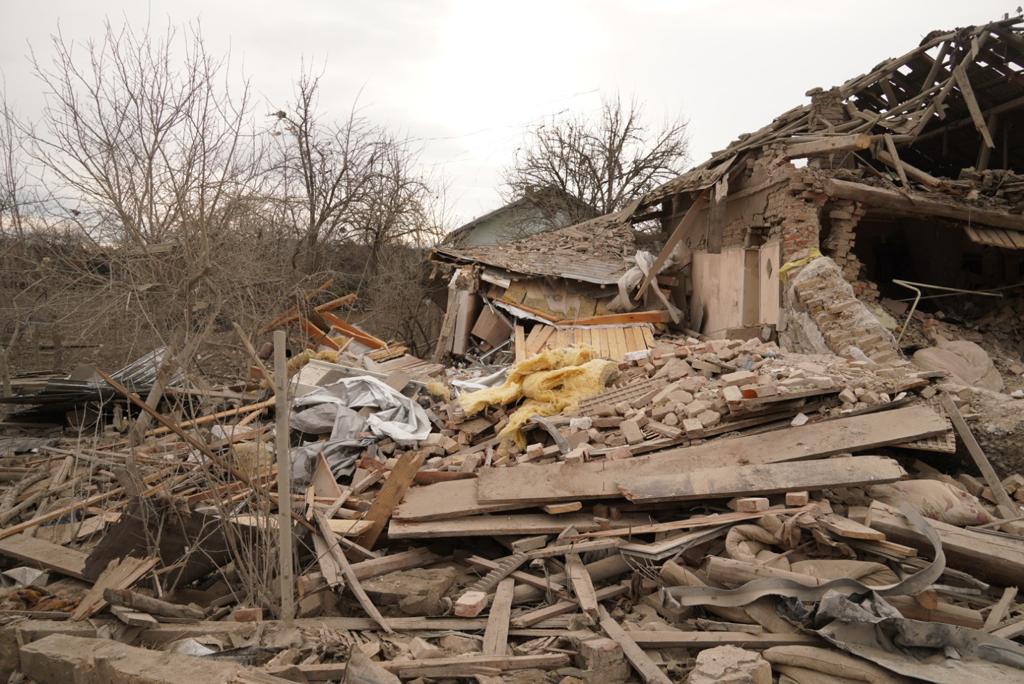 Наслідки нічного масованого ракетного удару по Україні: загиблі та поранені, зруйновані будинки та знеструмлена АЕС
