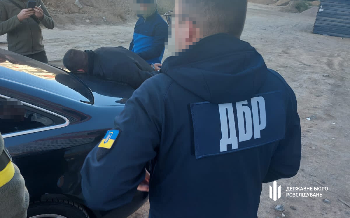 Решили зарабатывать на продаже наркотиков: в Одесской области разоблачили 5 правоохранителей, которые крышивали наркоторговцев