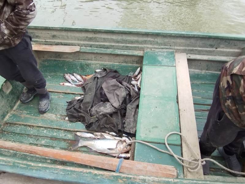 Увлеклись рыболовством и ненароком оказались в украинских водах: возле Вилкового пограничники поймали трех румынских браконьеров