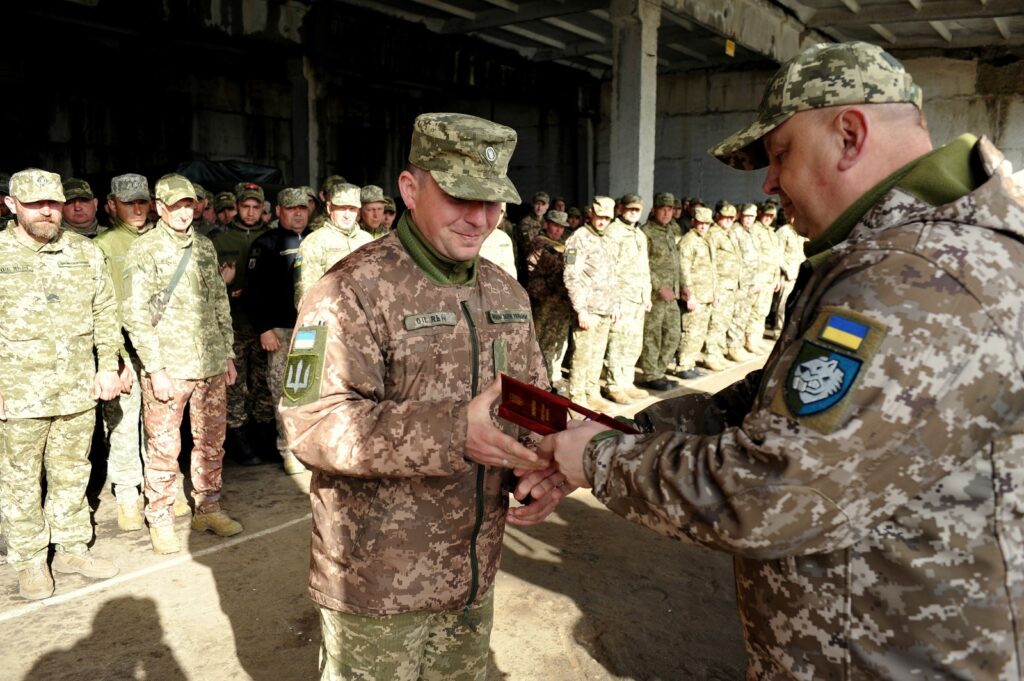 Матері полеглого Героя з Білгород-Дністровського району вручили його орден “За мужність” ІІІ ступеня