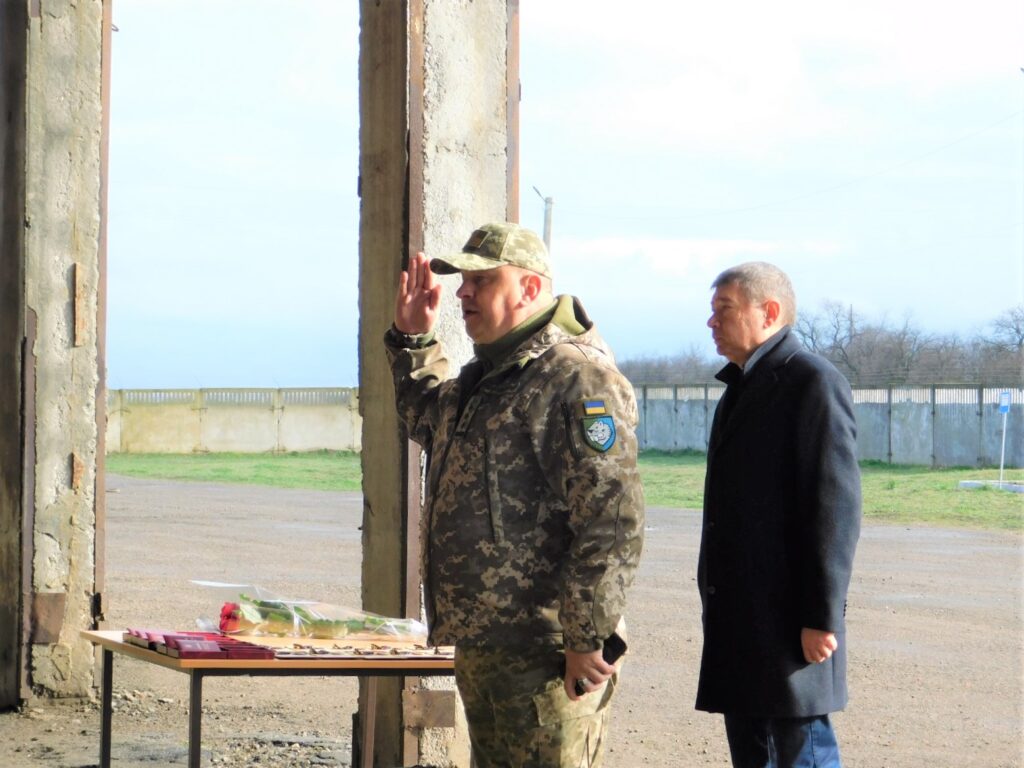 Матері полеглого Героя з Білгород-Дністровського району вручили його орден “За мужність” ІІІ ступеня