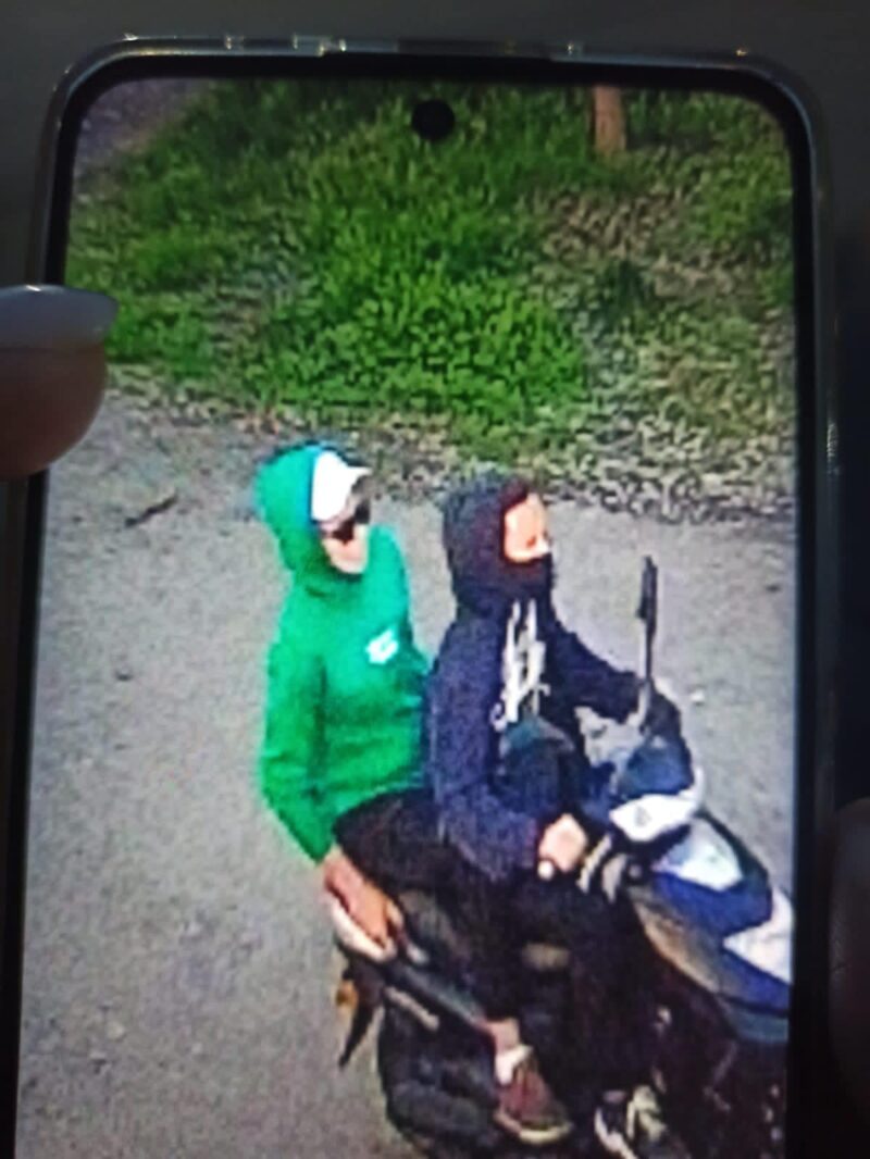 Их разыскивает полиция: в Измаиле двое подростков на мопеде среди бела дня ограбили пожилую женщину