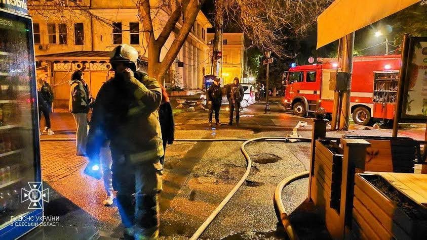 В центрі Одеси через несправність електроприладу згоріло популярне кафе