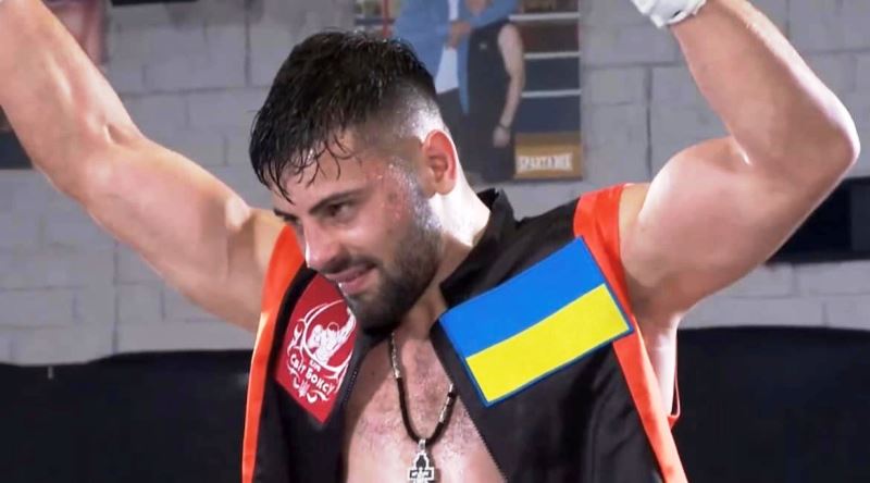 Наш спортивний фронт: бессарабський болгарин з Тарутинщини здобув перемогу у благодійному турнірі з професійного боксу на підтримку ЗСУ
