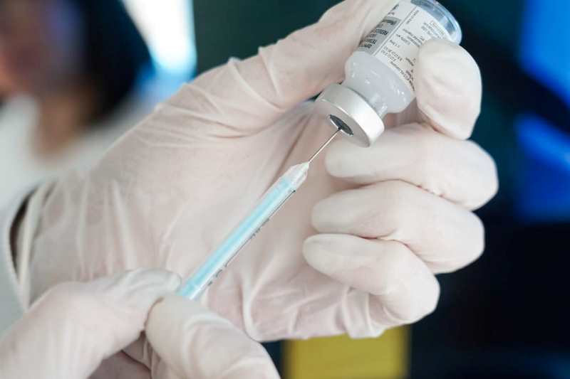 Всесвітній тиждень імунізації на Одещині - проти COVID-19, дифтерії та правця вакцинуються парламентарі, депутати облради, чиновники та всі бажаючі