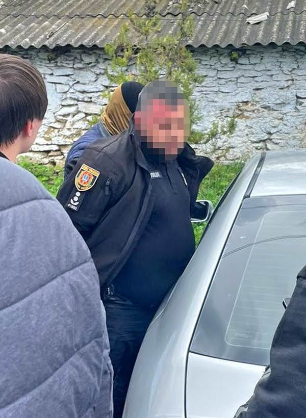 2000 доларів - на вітер у вікно: на Одещині затримали підполковника поліції, який "вирішував" питання щодо злочинів з наркотиками
