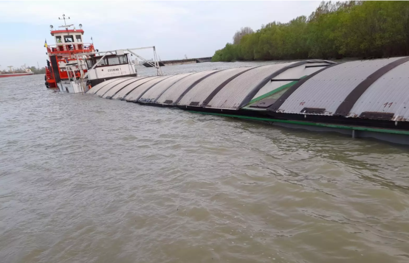 Навигационная авария на Дунае - столкнулись два судна, виновник пытался бежать в порт "Рени"