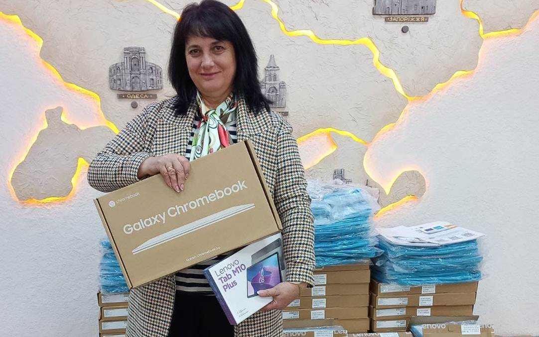 «Дистанция» больше не проблема: школам Одесщины передали новую технику