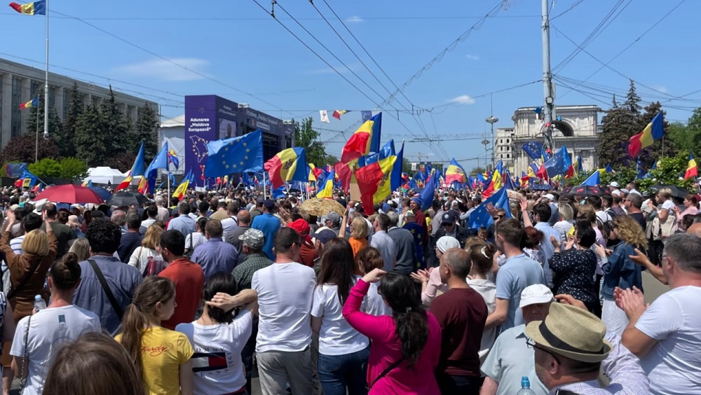У Кишиневі десятки тисяч людей зібралися на мітинг на підтримку євроінтеграції